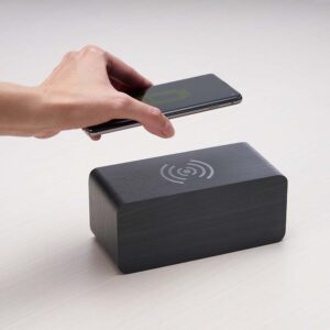 04358 – Relógio de Madeira com Carregamento por Indução